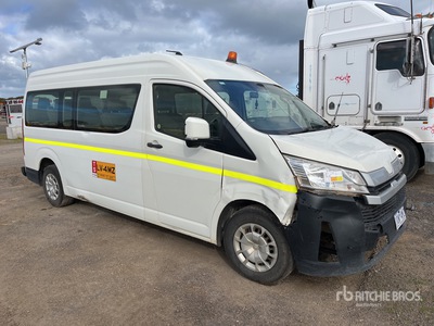 2019 Toyota Hiace 4x2 11-Seat Mini Bus