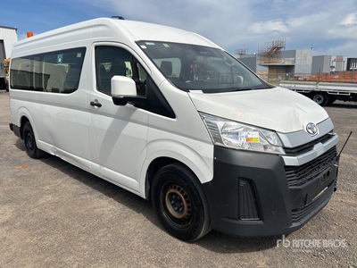 2019 Toyota HiAce Commuter 4x2 11-Seat Mini Bus