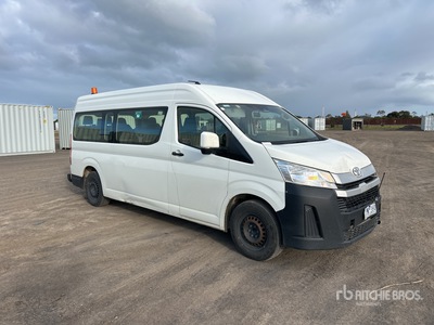 2019 Toyota HiAce Commuter 4x2 11-Seat Mini Bus