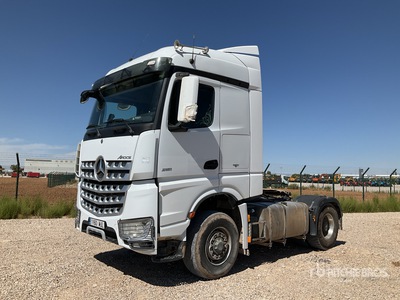 2015 Mercedes-Benz Arocs 4x4 トラックトラクター(S/A)