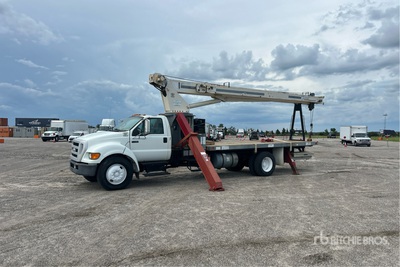 Terex BT3670 36000 lb Straight Boom on 2007 Ford F-750 4x2 Boom Truck