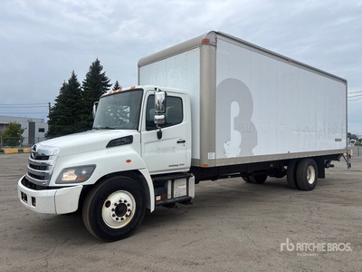 2016 Hino 268 4x2 شاحنة فان