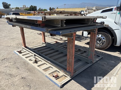 Qty of 2 8 ft x 10 ft Aluminum معدات بناء متنوعة