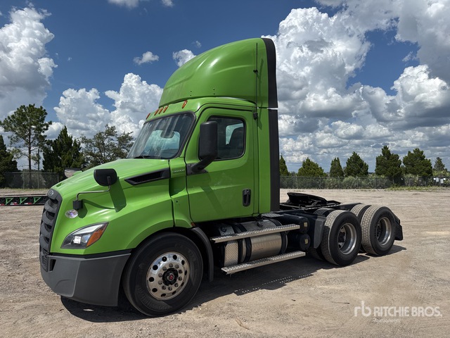 2020 Freightliner Cascadia 116 6x4 T/A Day Cab Truck Tractor
