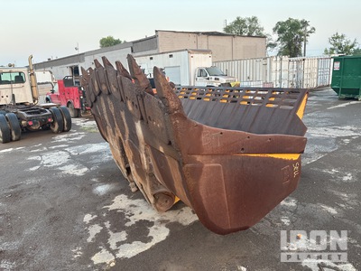 Cat 180 in Spade Nose Wheel Loader Bucket - Fits Cat 990
