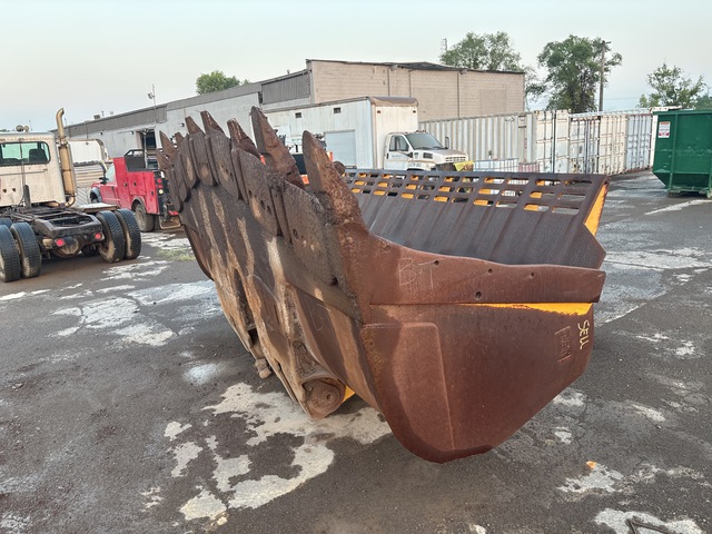 Cat 180 in Spade Nose Wheel Loader Bucket - Fits Cat 990