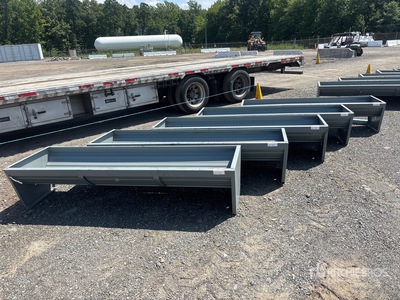 Quantity of (5) 2025 Kit Containers CF-90-V2025 90" مغذية المواشي