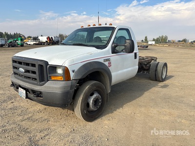 2005 Ford F-550 XL XL 4x2 Cab and Chassis