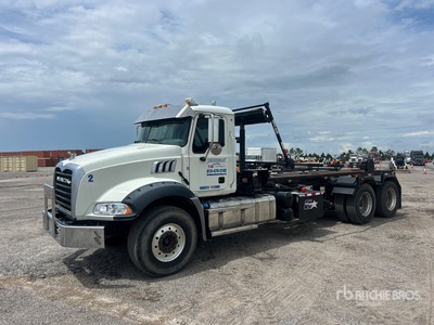 2020 Mack Granite 6x4 Roll-Off Truck