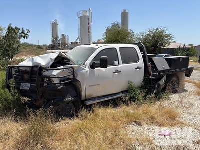 2013 Chevrolet 3500HD 4x2 Crew Cab Flatbed Truck