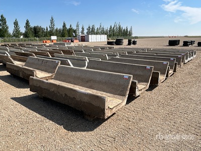 Quantity of (20) 8 ft x 3 ft Concrete Feed Bunks Attrezzatura per mangime