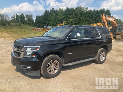 2019 Chevrolet Tahoe LT 4WD を見 SUV