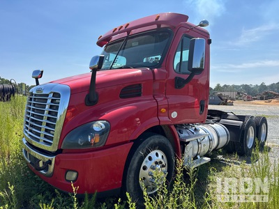 2017 Freightliner Cascadia 113 6x4 Ciągnik siodłowy T/A z kabiną dzienną (Inoperable)