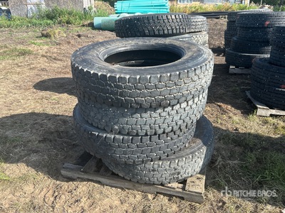 Quantity of (4) Bridgestone 11R24.5 Banden