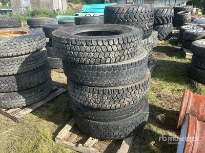 Quantity of (4) Michelin 11R24.5 Banden