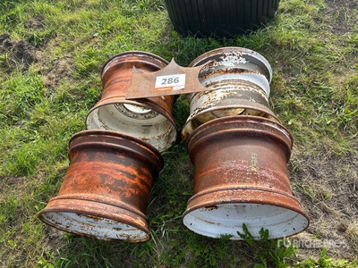 Quantity of (4) 22.5 in Steel Rims Parti varie