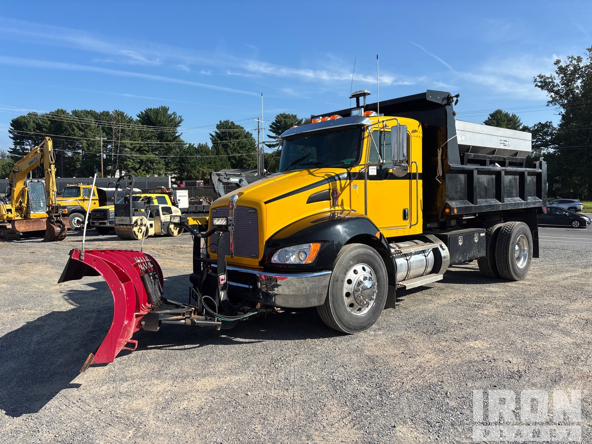 2021 Kenworth T270 4x2 Salt box and spreader Camion à benne essieu simple
