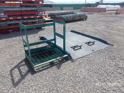 Quantity of (2) Ramp & Propane Tank Storage Rack Divers - Magasin, entrepôt, consommateur