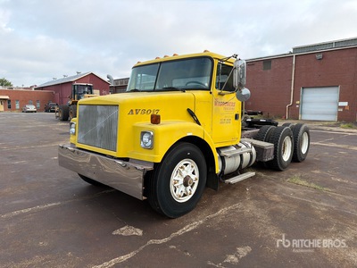 Volvo/GMC 6x4 Ciągnik siodłowy T/A z kabiną dzienną
