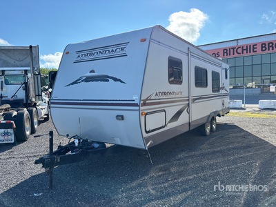 2005 Thor Adirondack 27 ft T/A Travel Trailer