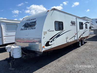 2011 Forest River Coachmen 27 ft T/A Travel Trailer