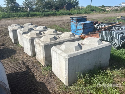 Quantity of (6) Heavy Duty Concrete Blocks Varios, tienda, almacen, consumidor