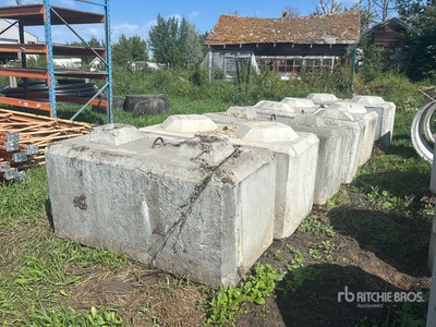 Quantity of (6) Heavy Duty Concrete Blocks Varios, tienda, almacen, consumidor