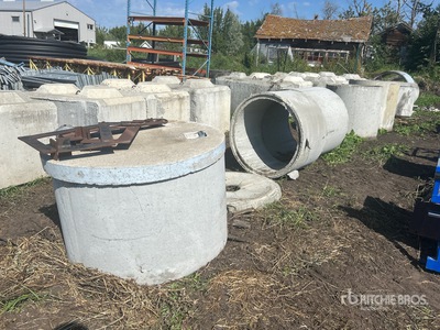 Quantity of (8) Concrete Well Tiles Varios, tienda, almacen, consumidor