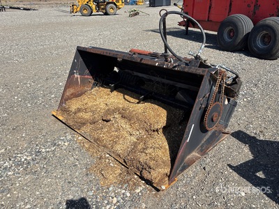 Mensch 2100 83 in Skid Steer Silage Feeder Bucket Varios implementos minicargadora