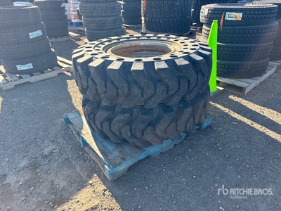 Quantity of (2) Tongyong 13.00-24 Aperture を見 Tires (Unused)