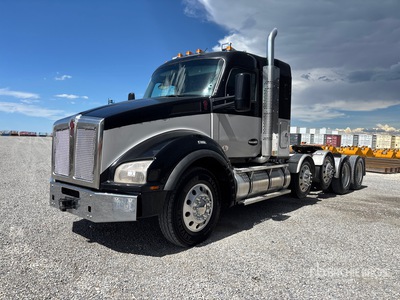 2020 Kenworth T880 10x4 Ciągnik siodłowy z kabiną dzienną Quad/A