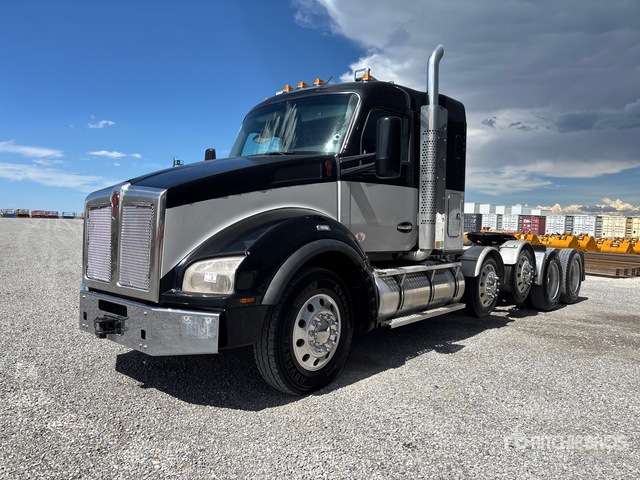 2020 Kenworth T880 10x4 Quad/A Day Cab Truck Tractor