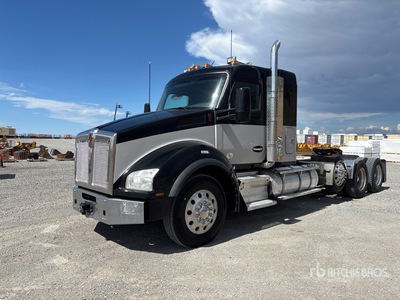 2020 Kenworth T880 6x4 Ciągnik siodłowy z kabiną sypialną Tri/A