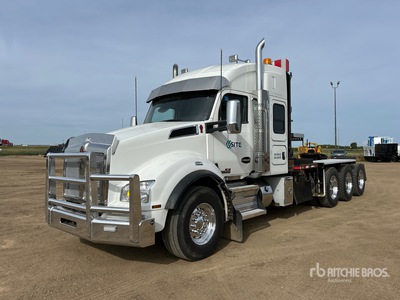 2020 Kenworth T880 8x6 Sleeper Winch Truck