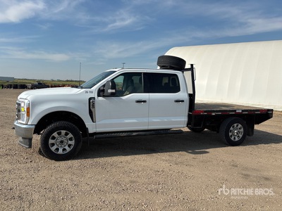 2023 Ford F-350 XLT 4x4 Crew Cab Camion à Plateau
