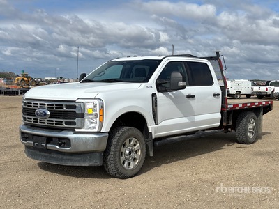 2023 Ford F-350 XLT 4x4 Crew Cab Ciężarówka z płaską platformą