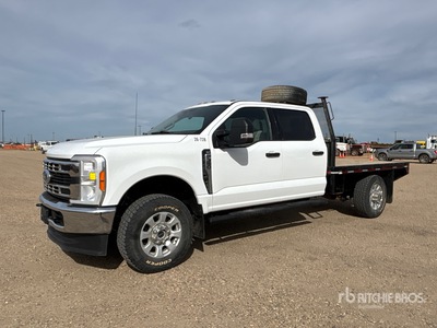 2023 Ford F-350 XLT 4x4 Crew Cab Camión Caja Abierta