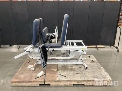 Chattanooga Adapta ADP-400 Treatment Table