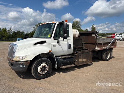 2003 International 4300 4x2 S/A Dump Truck