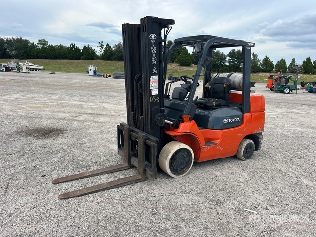 2004 Toyota 7FGCU35 8000 lb Cushion Tire Forklift