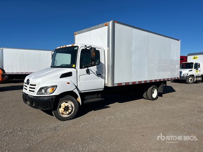2005 Hino 195 Autocarro furgonato