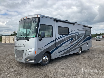 2014 Winnebago Sunstar 30T Motor Home