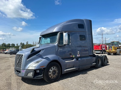 2019 Volvo VNL 6x4 Ciągnik siodłowy T/A z kabiną sypialną