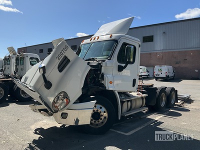 2016 Freightliner Cascadia 6x4 T/A Day Cab Truck Tractor