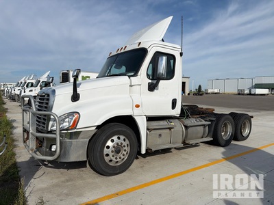 2016 Freightliner Cascadia 6x4 Ciągnik siodłowy T/A z kabiną dzienną (Inoperable)