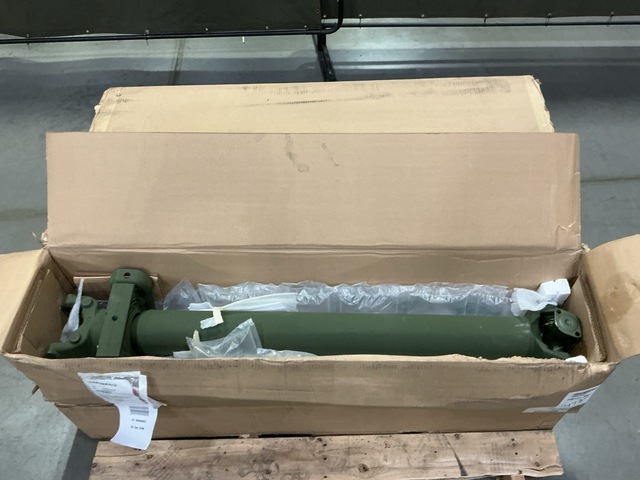 (6) Oshkosh 1395060U Propeller Shaft w/Universal Joints
