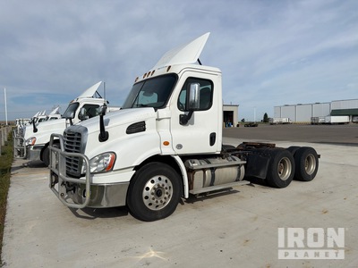 2016 Freightliner Cascadia 6x4 Ciągnik siodłowy T/A z kabiną dzienną (Inoperable)