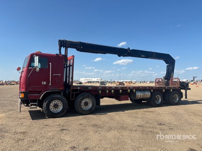 2002 Hiab 335 K-4 7500 lb Knuckle Boom on 1996 Freightliner 8x4 Twin-Steer Sleeper Camion à Fèche