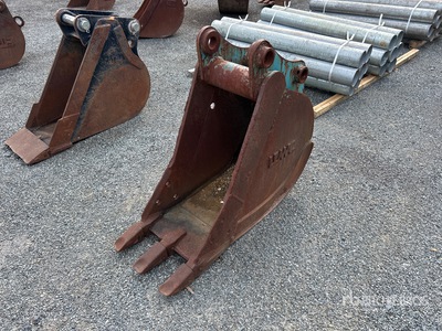 Lemac 18 in Rear Backhoe Bucket - Fits Cat