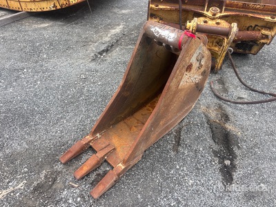 Wain-Roy 36 in Backhoe Loader Bucket